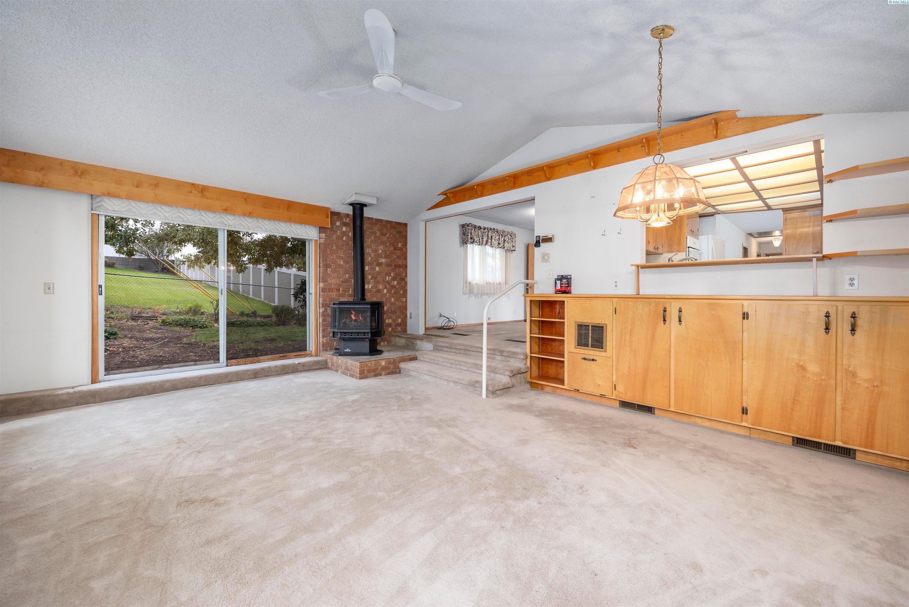 Sunnyside, Washington, 98944, United States, 3 Bedrooms Bedrooms, ,3 BathroomsBathrooms,Residential,For Sale,1973800