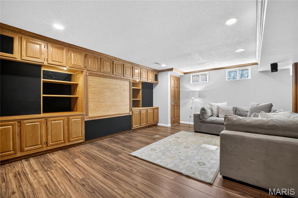 St Charles, Missouri, 63301, United States, 4 Bedrooms Bedrooms, ,4 BathroomsBathrooms,Residential,For Sale,1902113