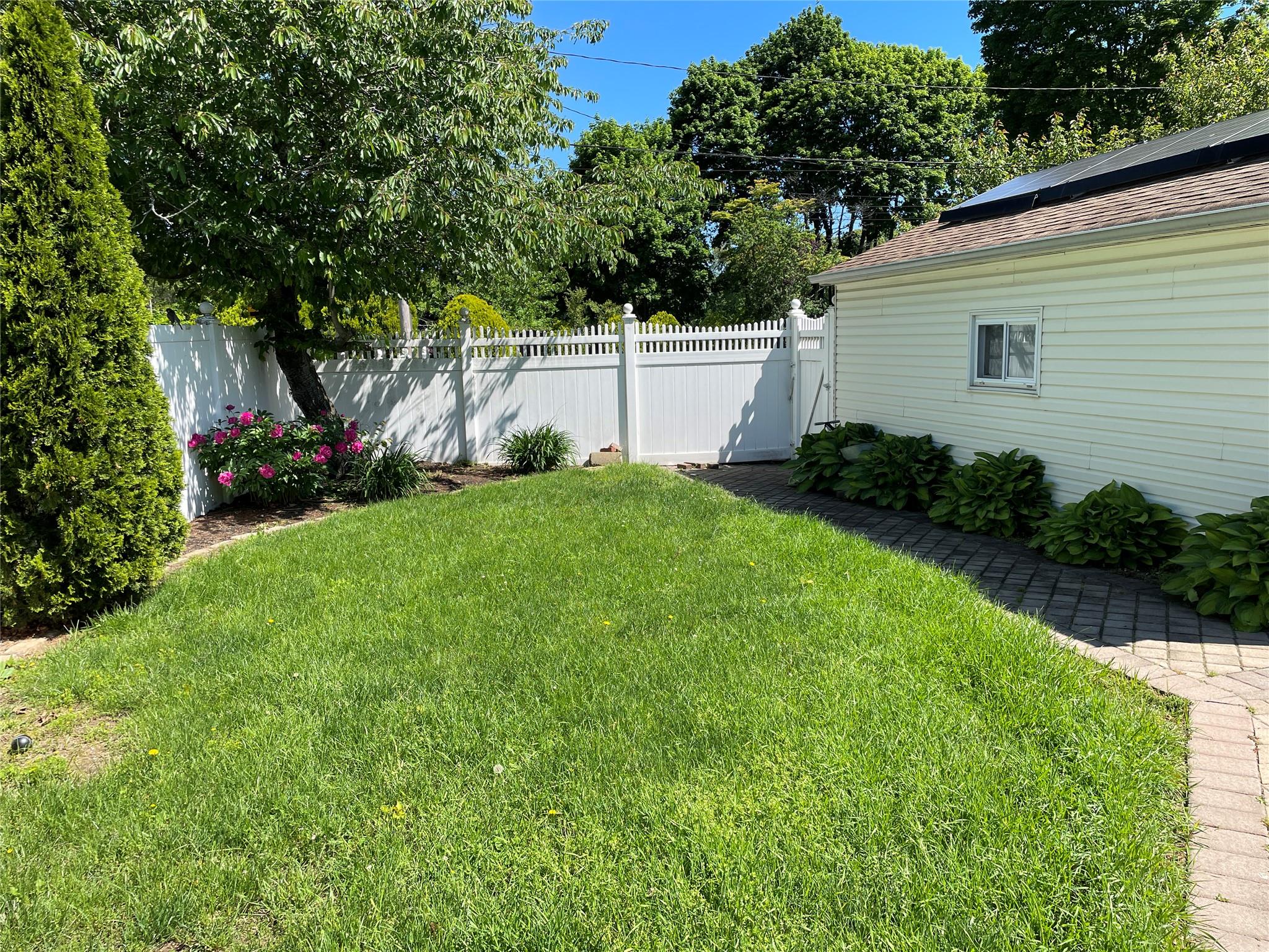 West Islip, New York, 11795, United States, 4 Bedrooms Bedrooms, ,3 BathroomsBathrooms,Residential,For Sale,1869198