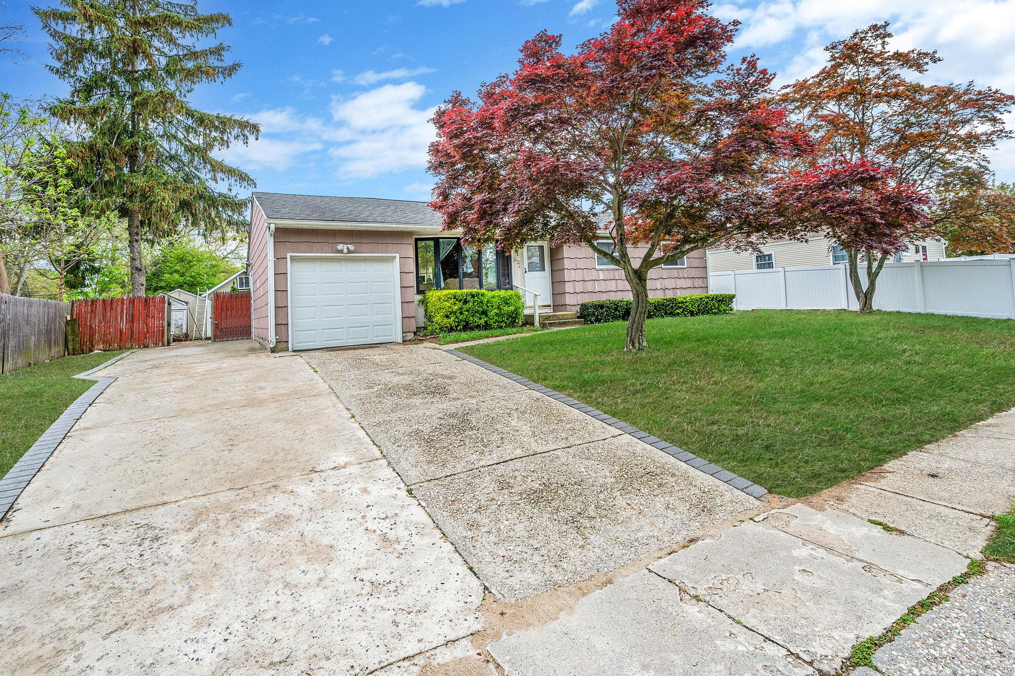 Centereach, New York, 11720, United States, 3 Bedrooms Bedrooms, ,3 BathroomsBathrooms,Residential,For Sale,1821298