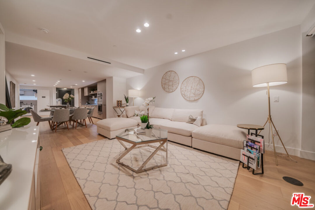 Los Angeles, California, 90024, United States, 2 Bedrooms Bedrooms, ,2 BathroomsBathrooms,Residential,For Sale,1940220
