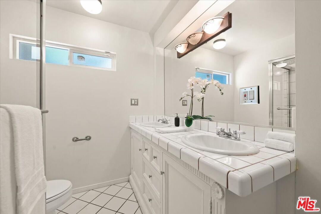 Los Angeles, California, 90049, United States, 3 Bedrooms Bedrooms, ,3 BathroomsBathrooms,Residential,For Sale,1908650