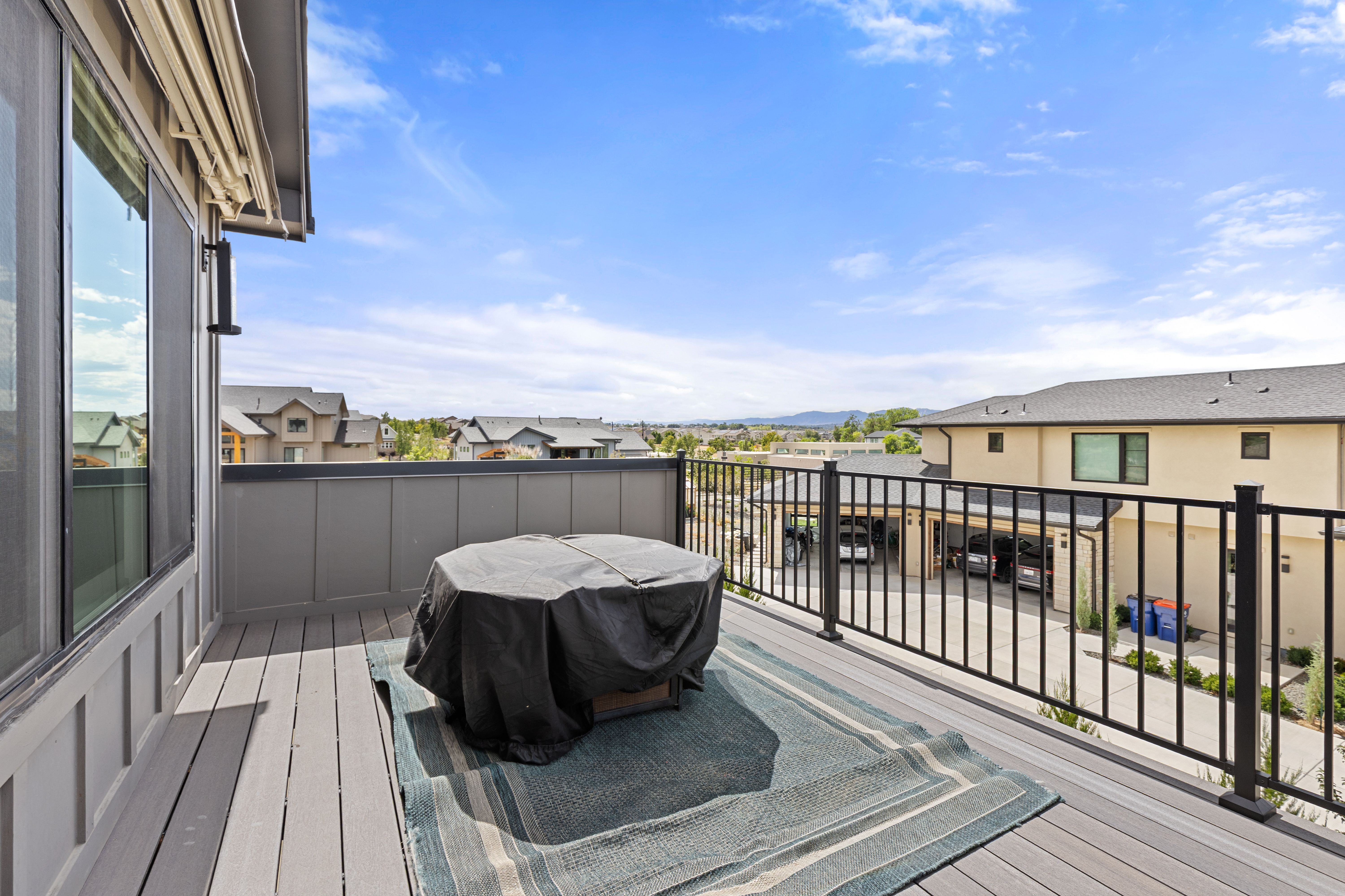  Amazing Opportunity For Multigenerational Living - 物件實景