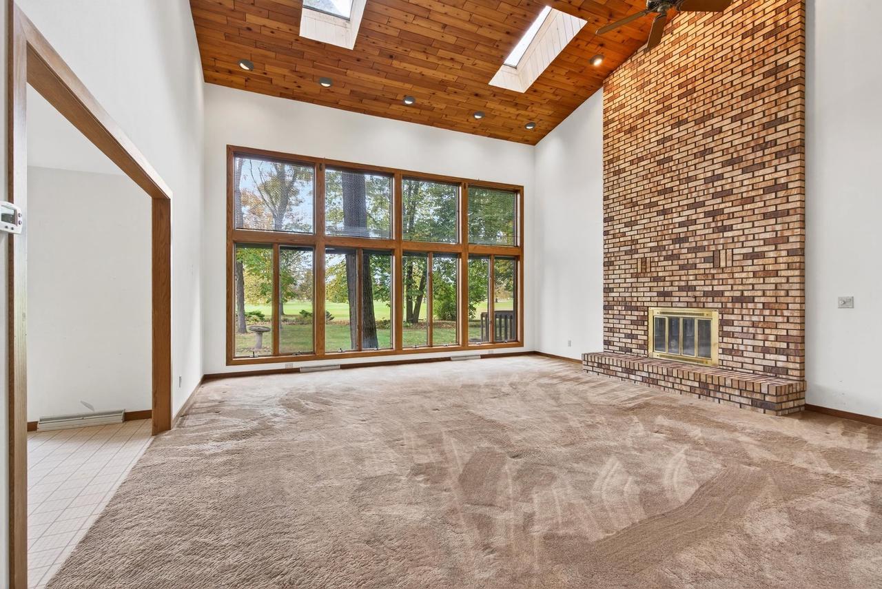 Oshkosh, Wisconsin, 54904, United States, 4 Bedrooms Bedrooms, ,3 BathroomsBathrooms,Residential,For Sale,1978045