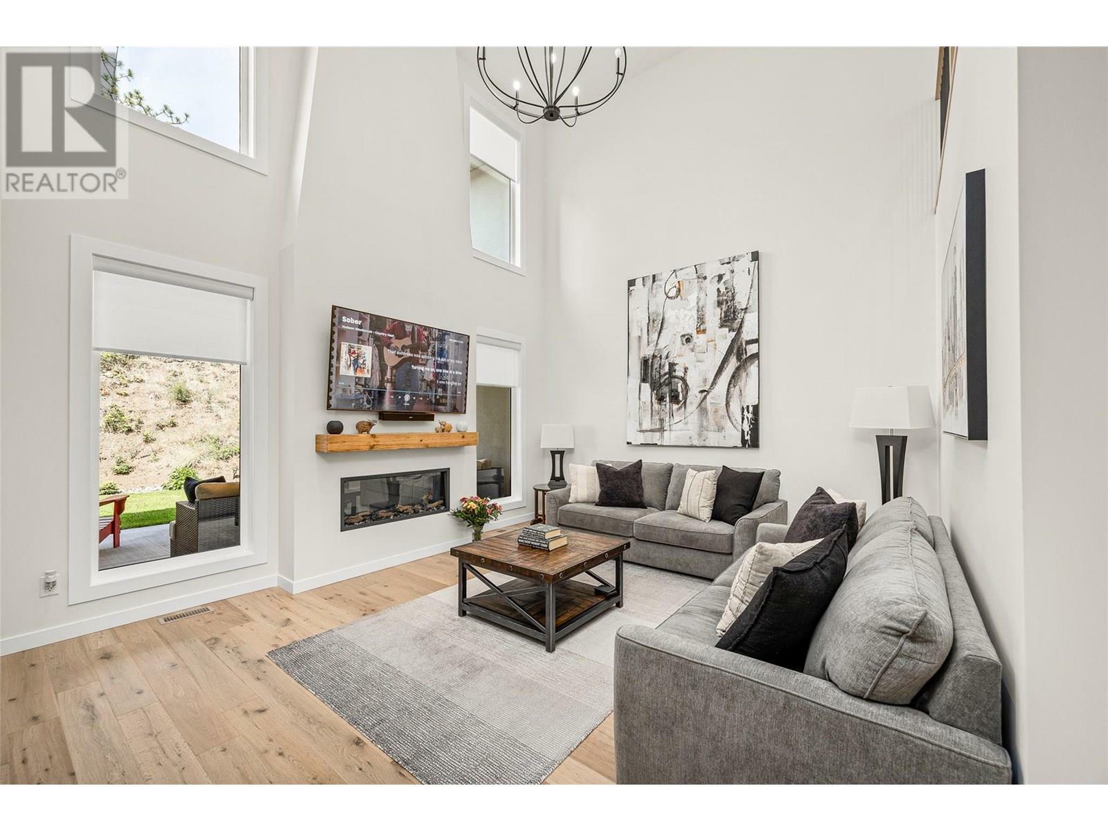 KELOWNA, British Columbia, V1V 0C9, CA, 5 Bedrooms Bedrooms, ,4 BathroomsBathrooms,Residential,For Sale,1875451
