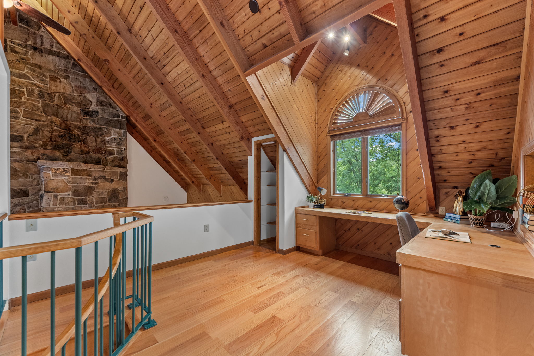  310 Red Gate Retreat Way, Berkeley Springs, WV 25411 - 物件實景