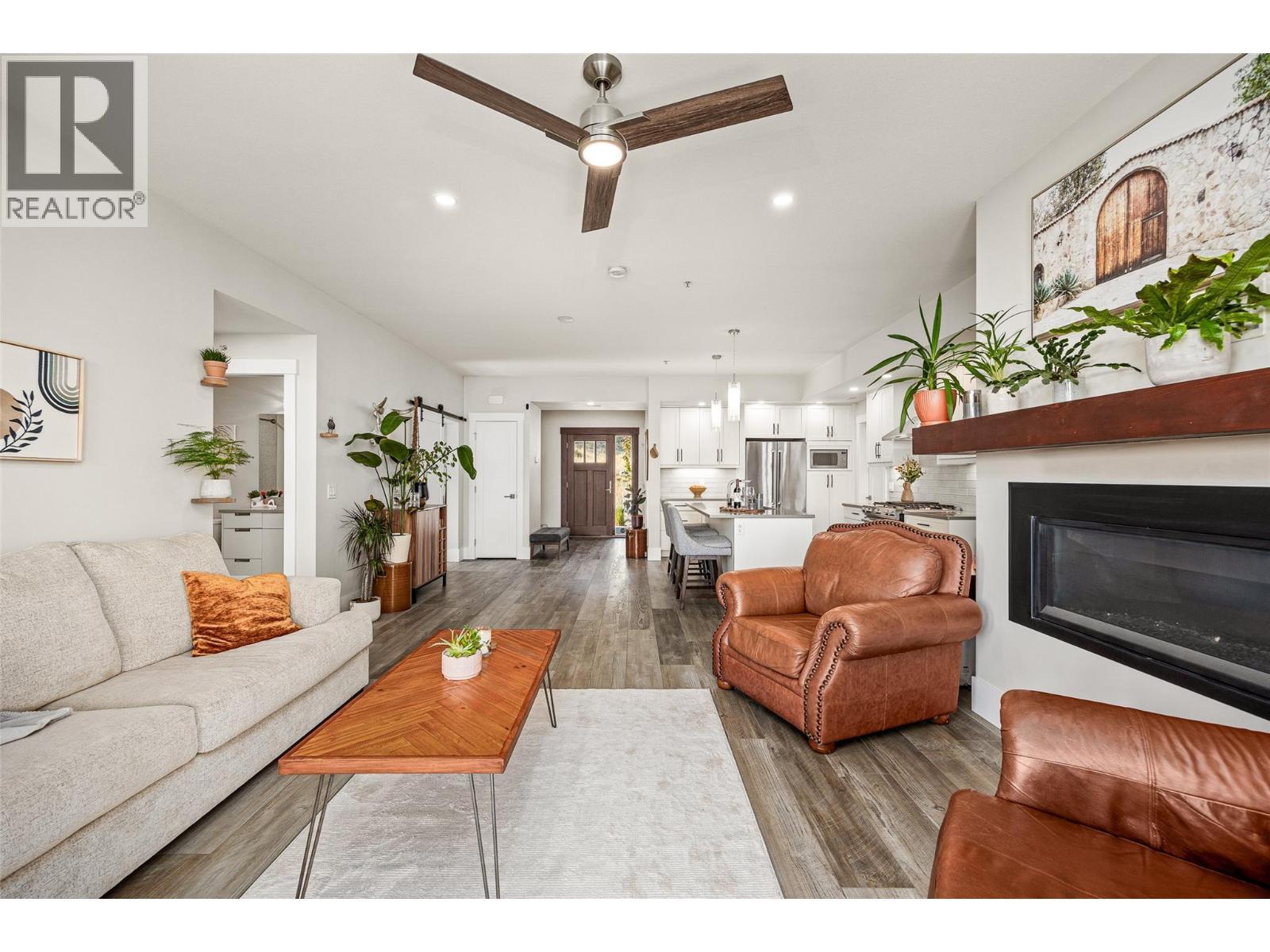 PEACHLAND, British Columbia, V0H 1X5, CA, 3 Bedrooms Bedrooms, ,2 BathroomsBathrooms,Residential,For Sale,1951161