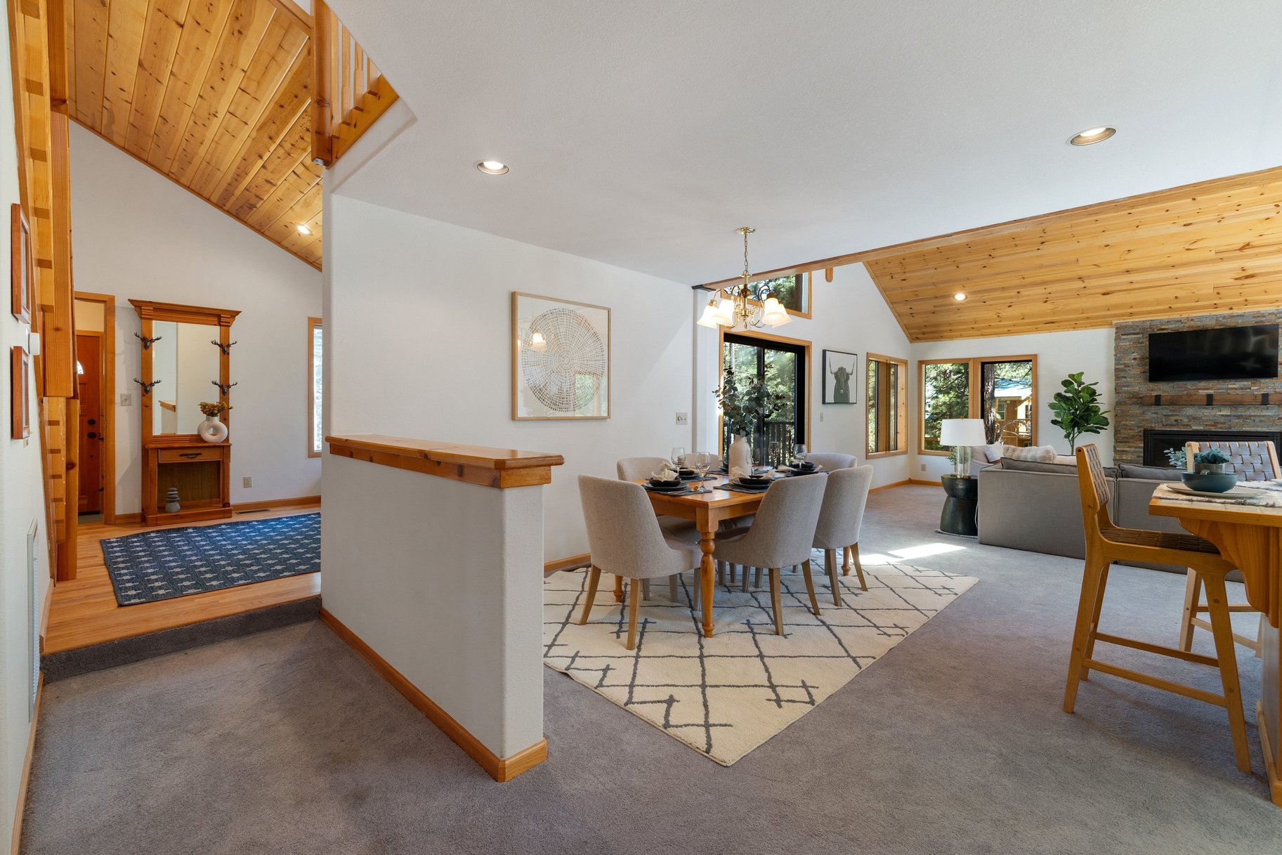  Sunlit Tahoe Donner Home with Spacious Rooms - 物件實景