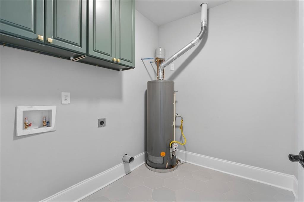 Atlanta, Georgia, 30310, United States, 4 Bedrooms Bedrooms, ,3 BathroomsBathrooms,Residential,For Sale,1987729