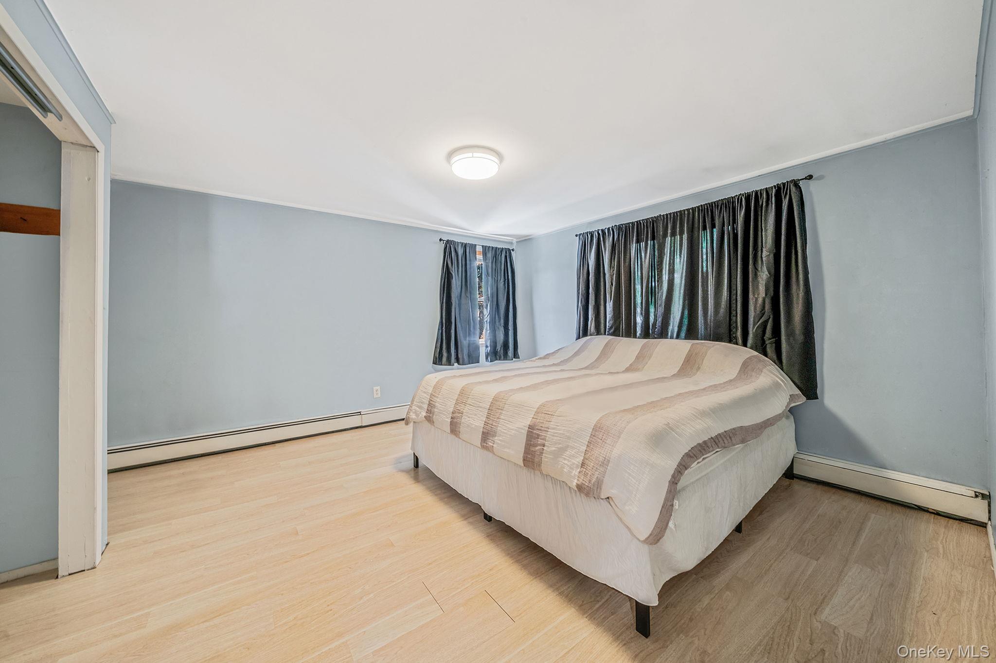 West Islip, New York, 11795, United States, 4 Bedrooms Bedrooms, ,4 BathroomsBathrooms,Residential,For Sale,1925742