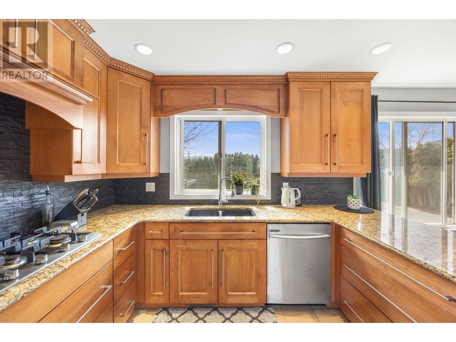 WEST KELOWNA, British Columbia, V1Z 1Z4, CA, 5 Bedrooms Bedrooms, ,1 BathroomBathrooms,Residential,For Sale,1836903