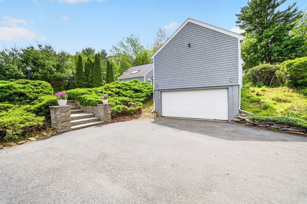 Groveland, Massachusetts, 01834, United States, 4 Bedrooms Bedrooms, ,4 BathroomsBathrooms,Residential,For Sale,2048598