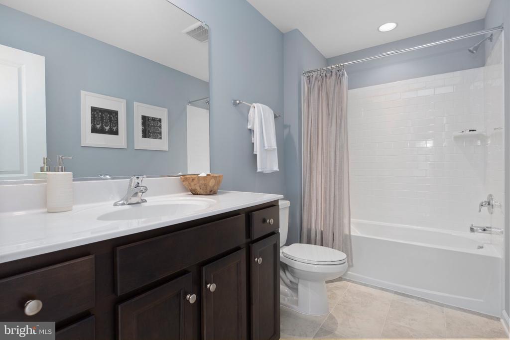 Fredericksburg, Virginia, 22408, United States, 3 Bedrooms Bedrooms, ,4 BathroomsBathrooms,Residential,For Sale,1850109