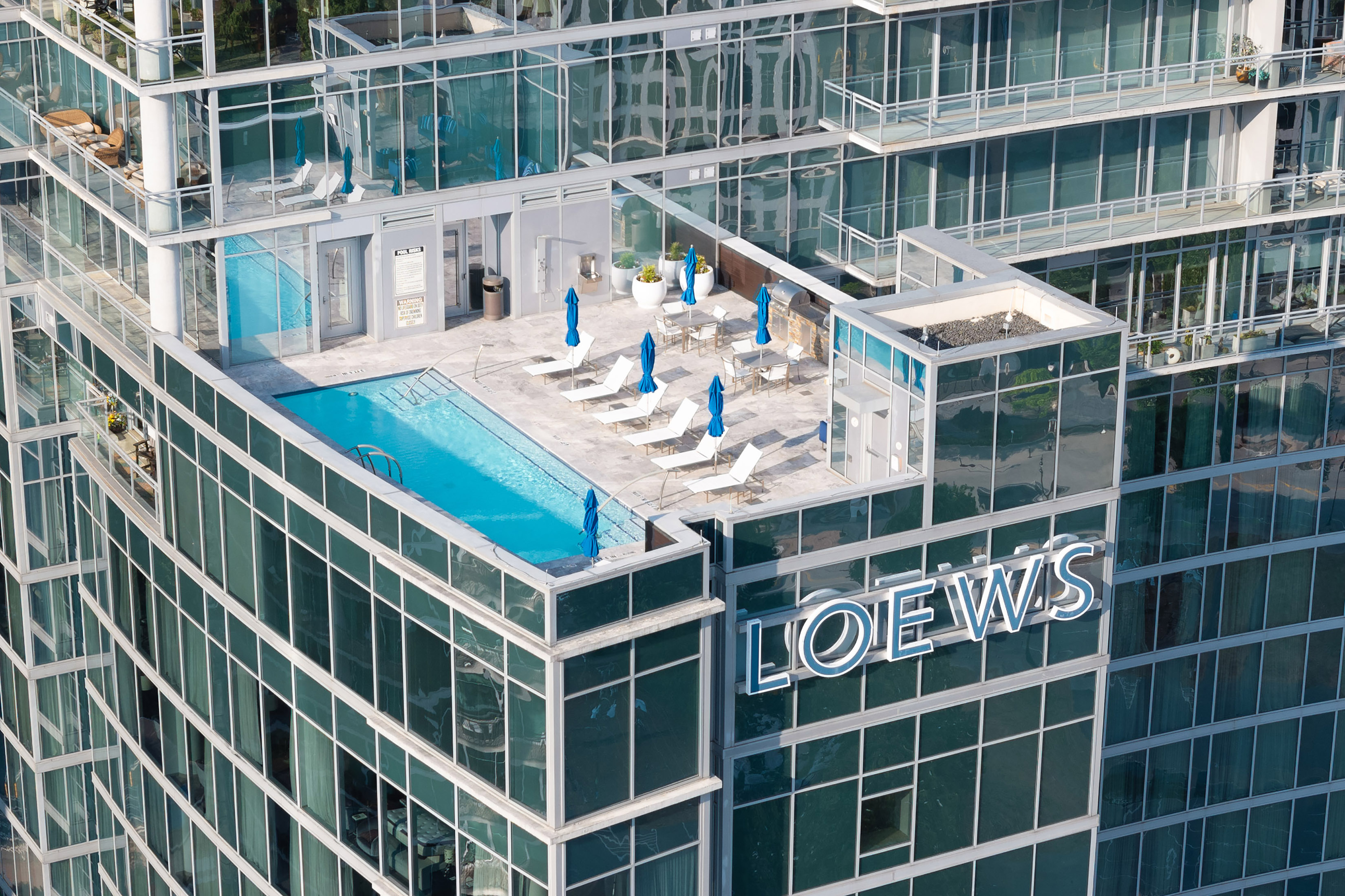  Exceptional Three Bedroom Plus Den Atop The Coveted Loews Hotel - 物件實景