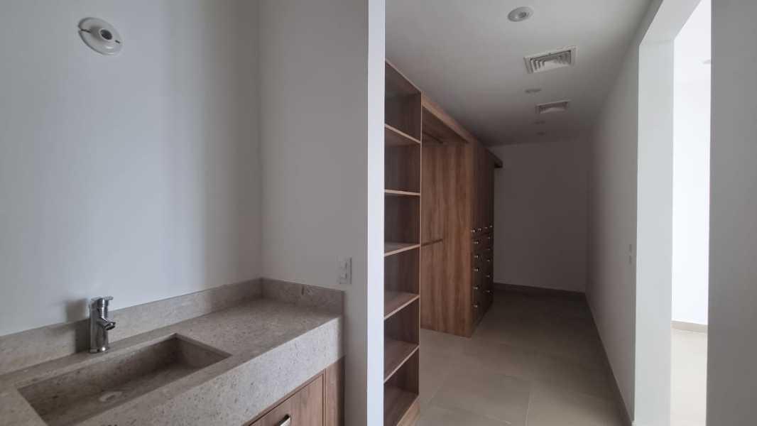 LOMAS, Torreón, Coahuila de Zaragoza, 27023, Mexico, 4 Bedrooms Bedrooms, ,3 BathroomsBathrooms,Residential,For Sale,LOMAS,1252471