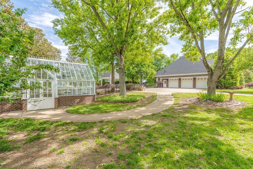 Clarksville, Tennessee, 37043, United States, 7 Bedrooms Bedrooms, ,7 BathroomsBathrooms,Residential,For Sale,1999210