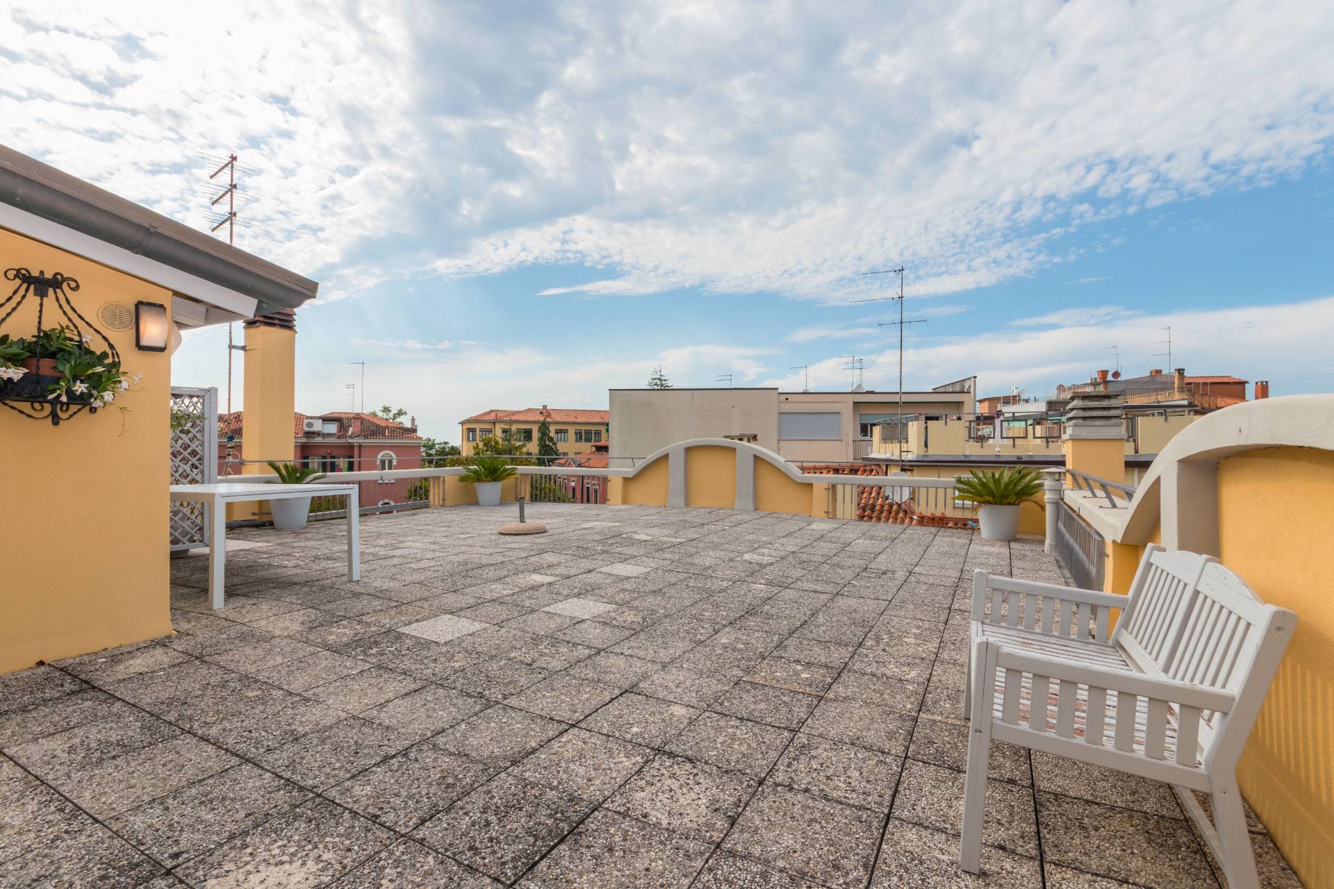 Venezia, Venezia, 30100, IT, 4 Bedrooms Bedrooms, ,2 BathroomsBathrooms,Residential,For Sale,1786336