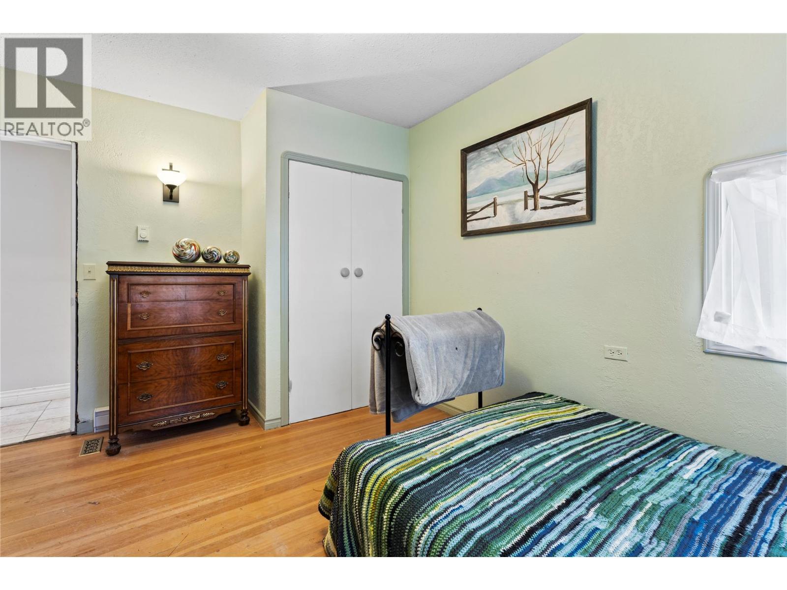 SALMON ARM, British Columbia, V1E 1J3, CA, 4 Bedrooms Bedrooms, ,2 BathroomsBathrooms,Residential,For Sale,1950734