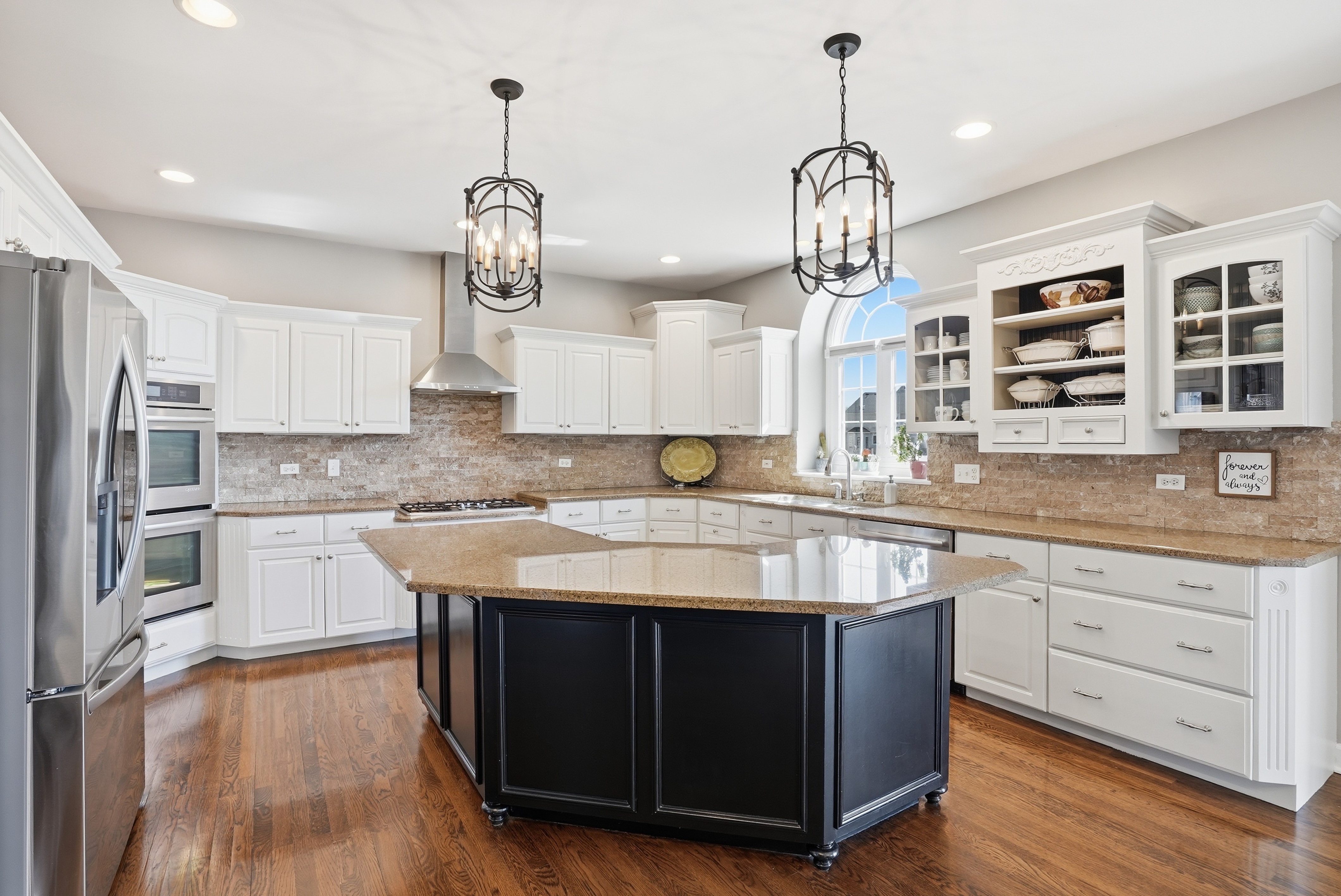  The Crown Jewel of Tall Grass: Waterfront Privacy Meets the Ultimate Layout - 物件實景