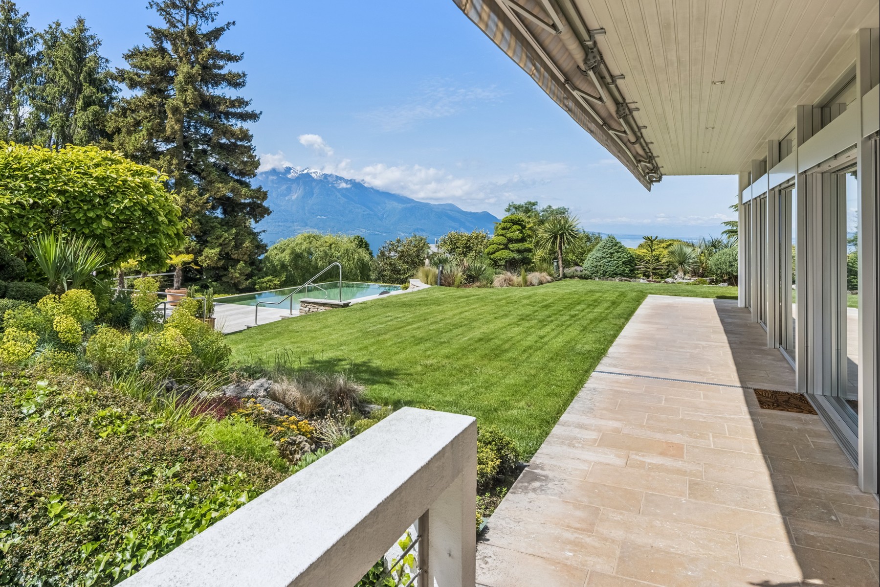  Unique property combining contemporary volumes, nature and spectacular views - 物件實景