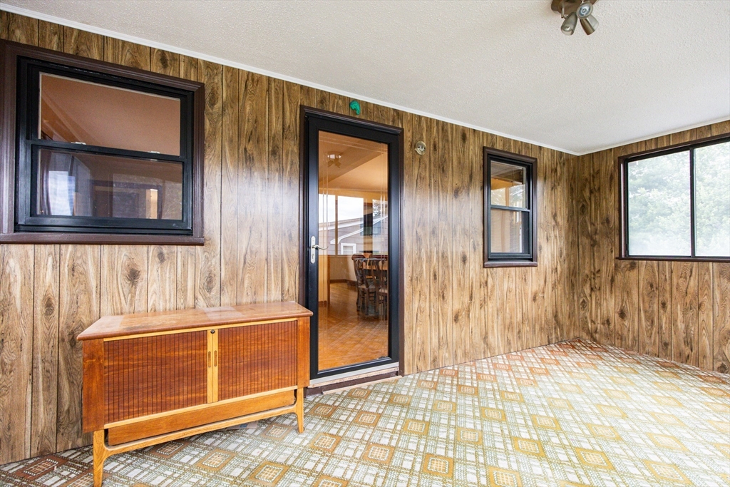 Stoughton, Massachusetts, 02072, United States, 4 Bedrooms Bedrooms, ,2 BathroomsBathrooms,Residential,For Sale,1976018