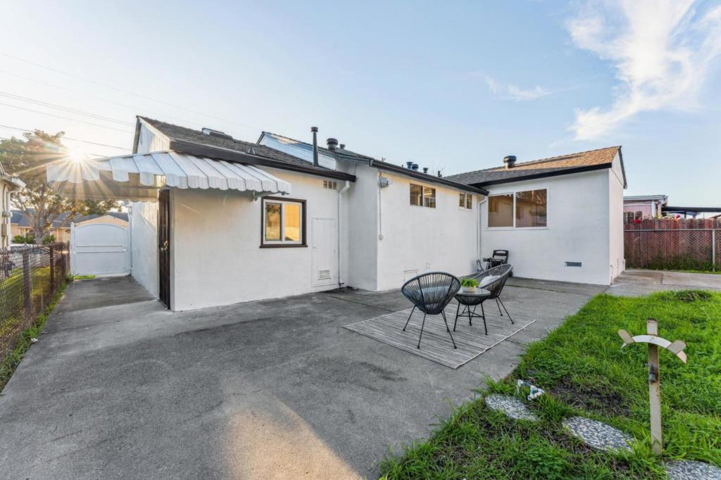 San Leandro, California, 94577, United States, 3 Bedrooms Bedrooms, ,2 BathroomsBathrooms,Residential,For Sale,2008964