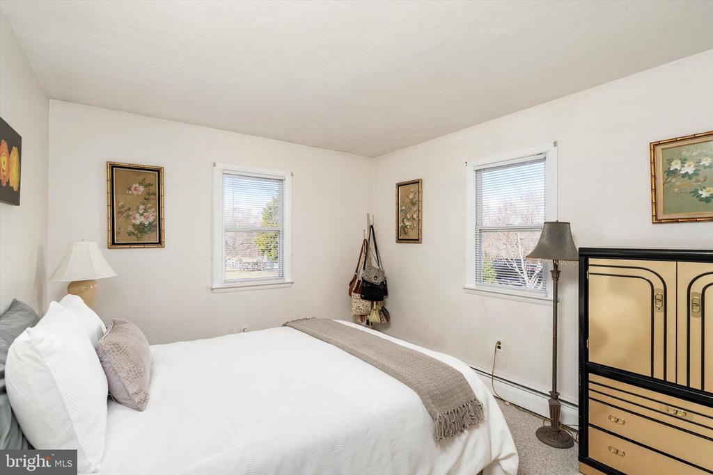 Allentown, New Jersey, 08501, United States, 4 Bedrooms Bedrooms, ,3 BathroomsBathrooms,Residential,For Sale,1998069
