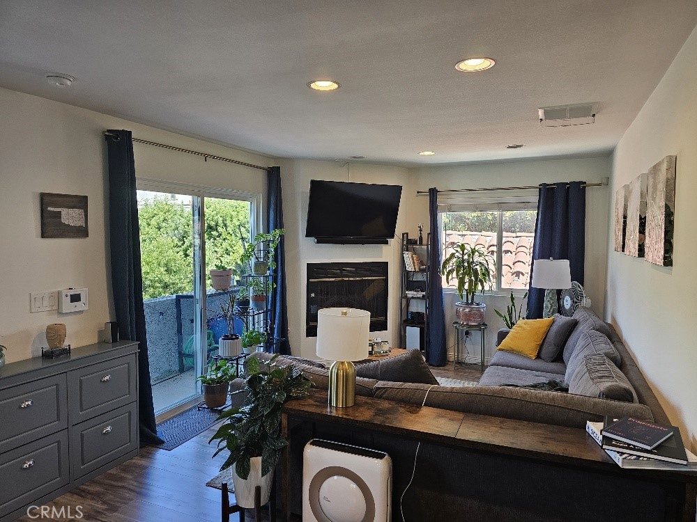 Los Angeles, California, 90019, United States, ,Residential,For Sale,1938250