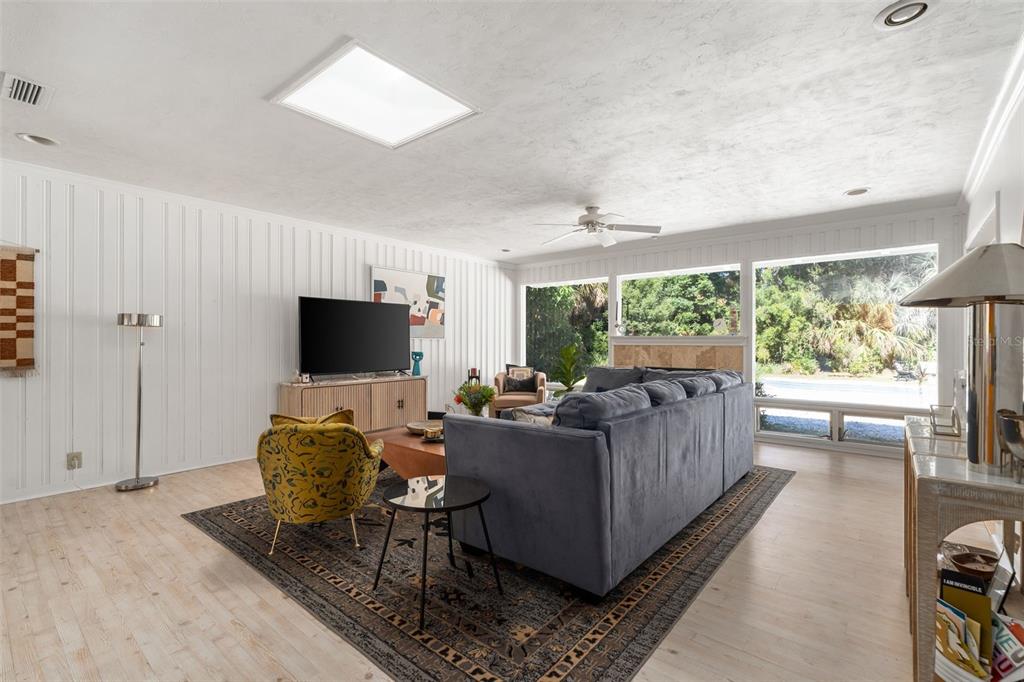 Gainesville, Florida, 32605, United States, 4 Bedrooms Bedrooms, ,3 BathroomsBathrooms,Residential,For Sale,1989463