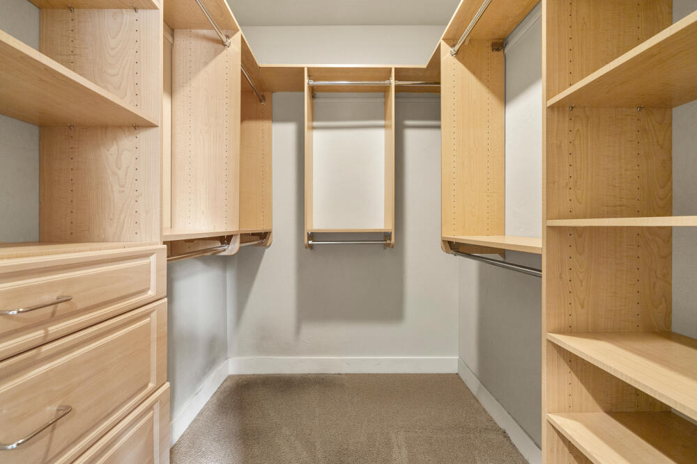 Klamath Falls, Oregon, 97601, United States, 4 Bedrooms Bedrooms, ,3 BathroomsBathrooms,Residential,For Sale,1987766