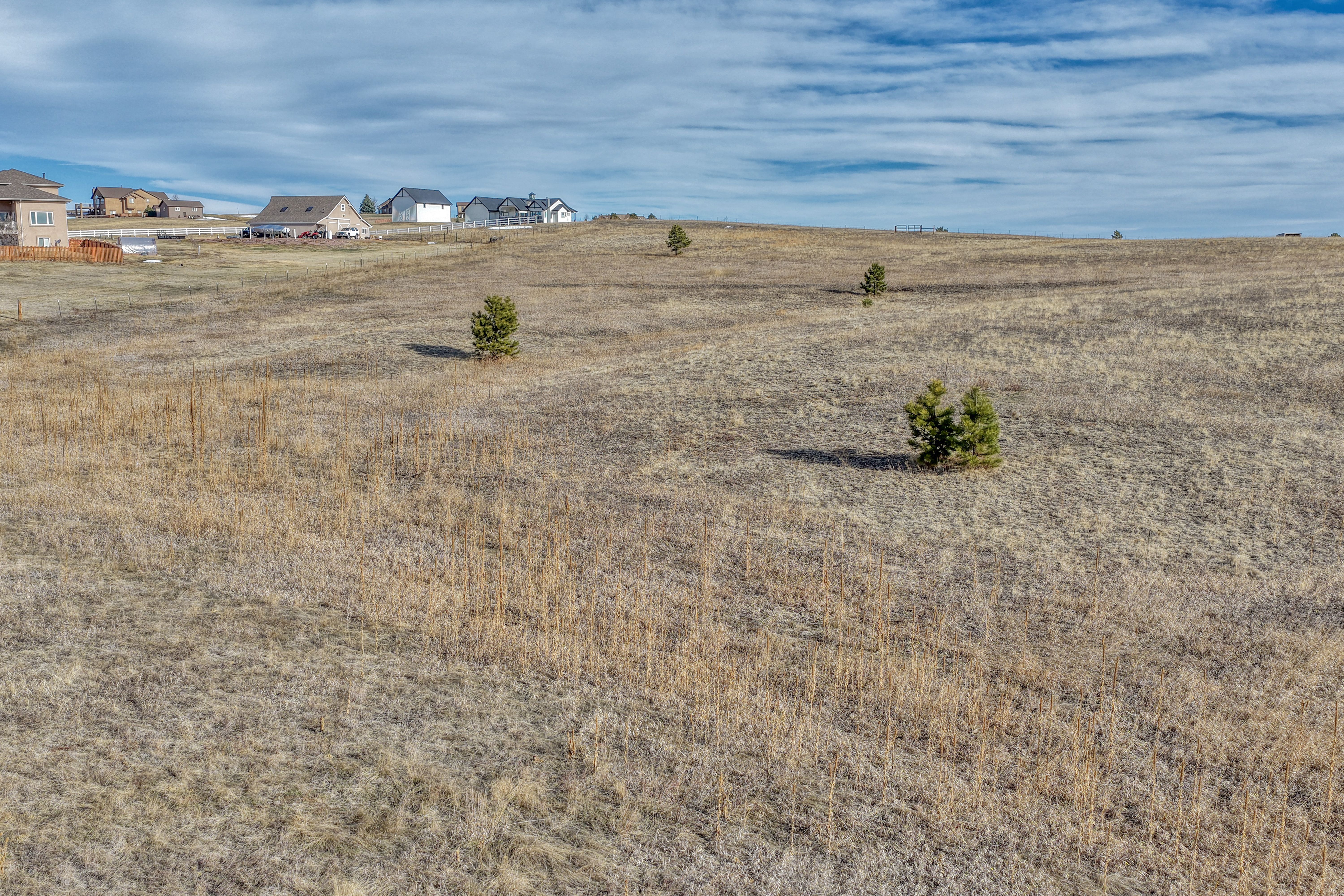  5 acres with mountain views in sought after Black Forest - 物件實景