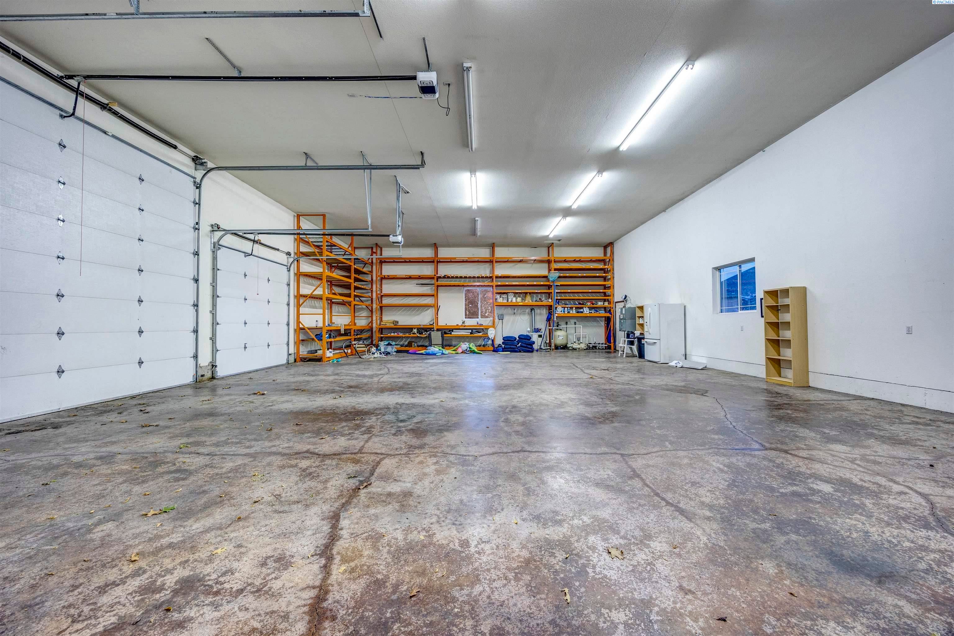 Pasco, Washington, 99301, United States, 5 Bedrooms Bedrooms, ,4 BathroomsBathrooms,Residential,For Sale,1988519