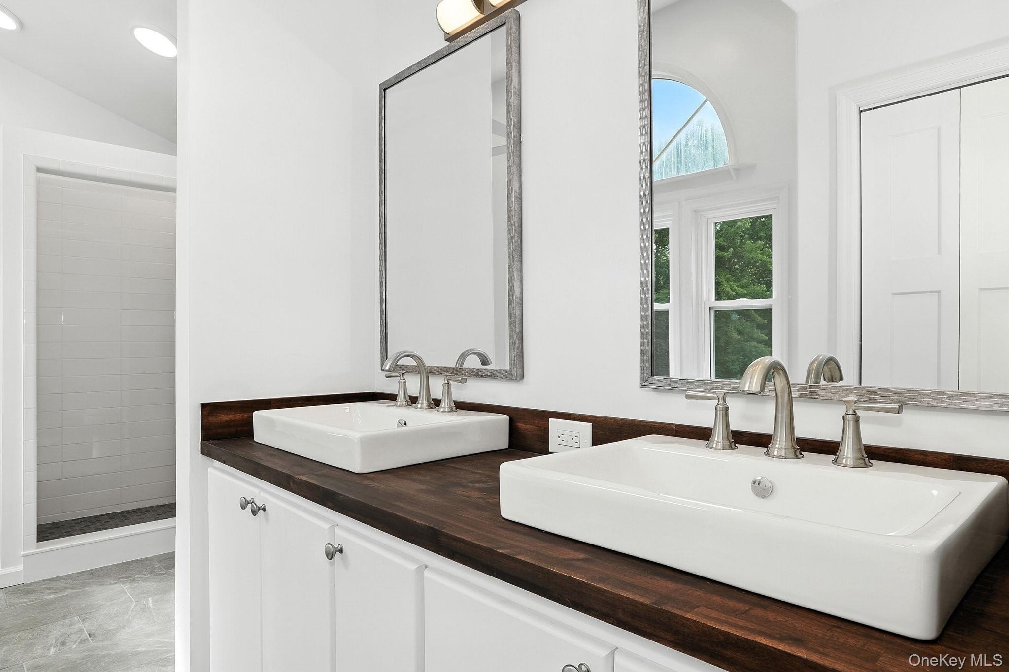 Red Hook, New York, 12571, United States, 5 Bedrooms Bedrooms, ,4 BathroomsBathrooms,Residential,For Sale,1978278