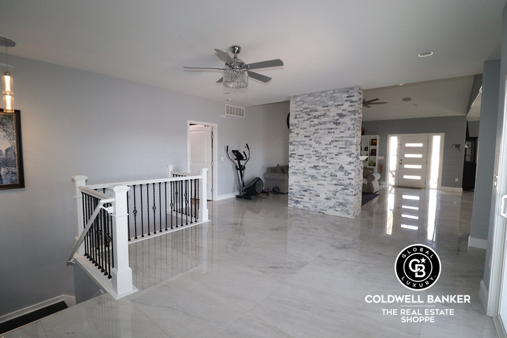 Garden City, Kansas, 67846, United States, 6 Bedrooms Bedrooms, ,3 BathroomsBathrooms,Residential,For Sale,1737851