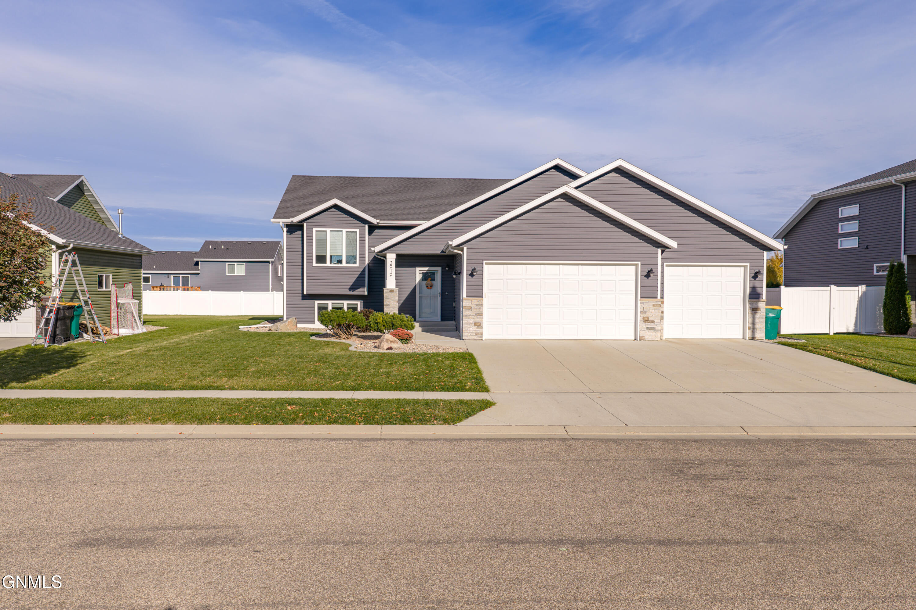 Bismarck, North Dakota, 58504, United States, 5 Bedrooms Bedrooms, ,2 BathroomsBathrooms,Residential,For Sale,1986096