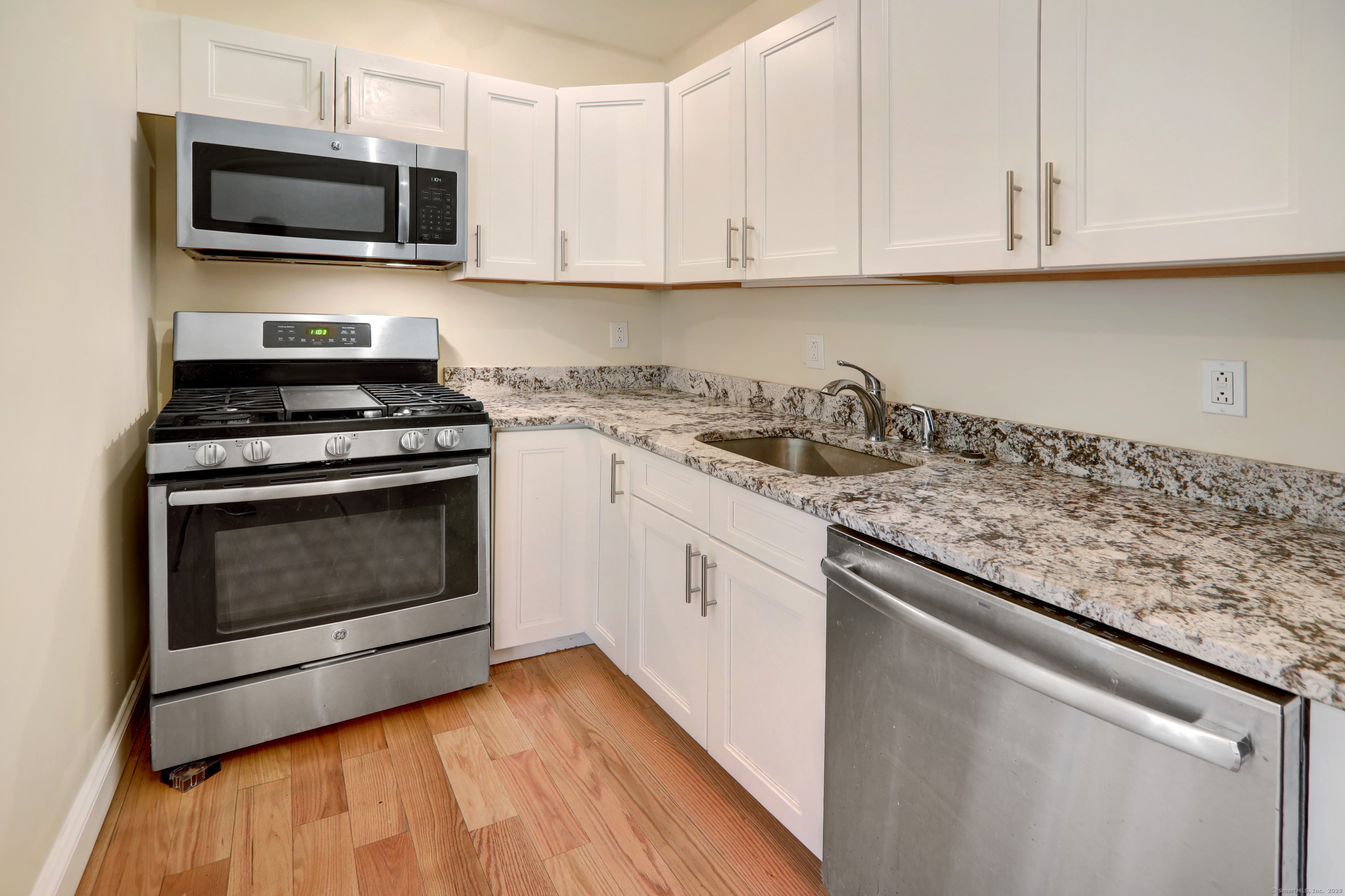 Hamden, Connecticut, 06518, United States, 9 Bedrooms Bedrooms, ,3 BathroomsBathrooms,Residential,For Sale,1940176