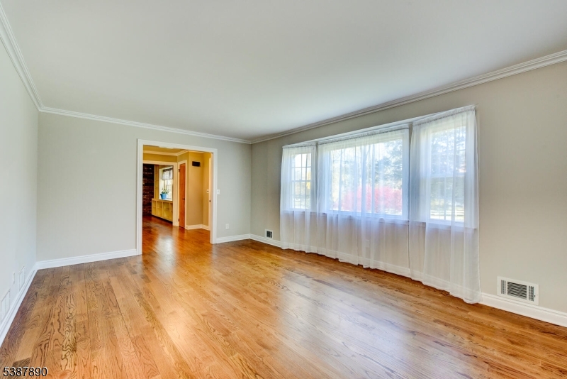 Branchburg Twp., New Jersey, 08876, United States, 4 Bedrooms Bedrooms, ,3 BathroomsBathrooms,Residential,For Sale,1992808