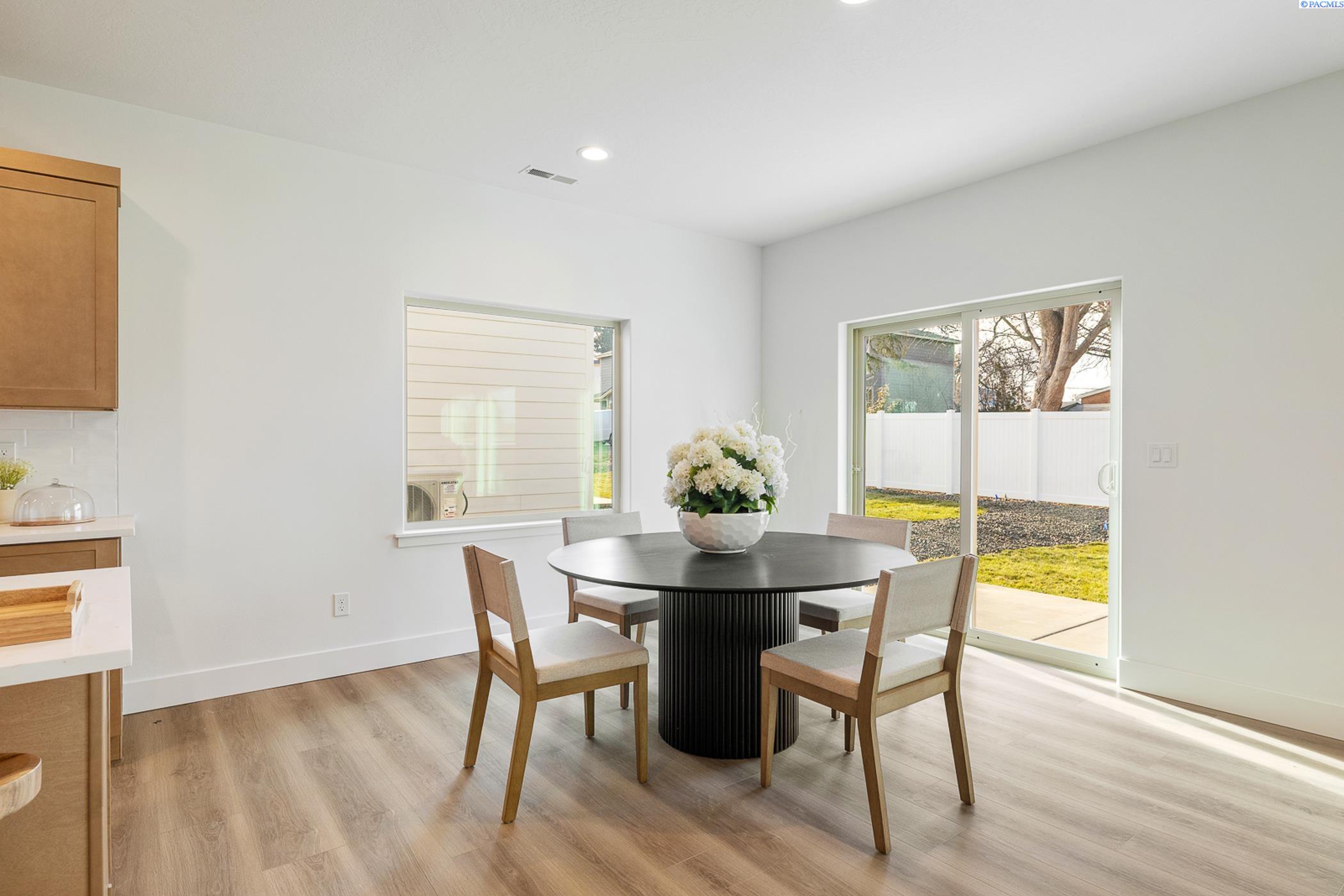 Kennewick, Washington, 99337, United States, 7 Bedrooms Bedrooms, ,Residential,For Sale,1949661