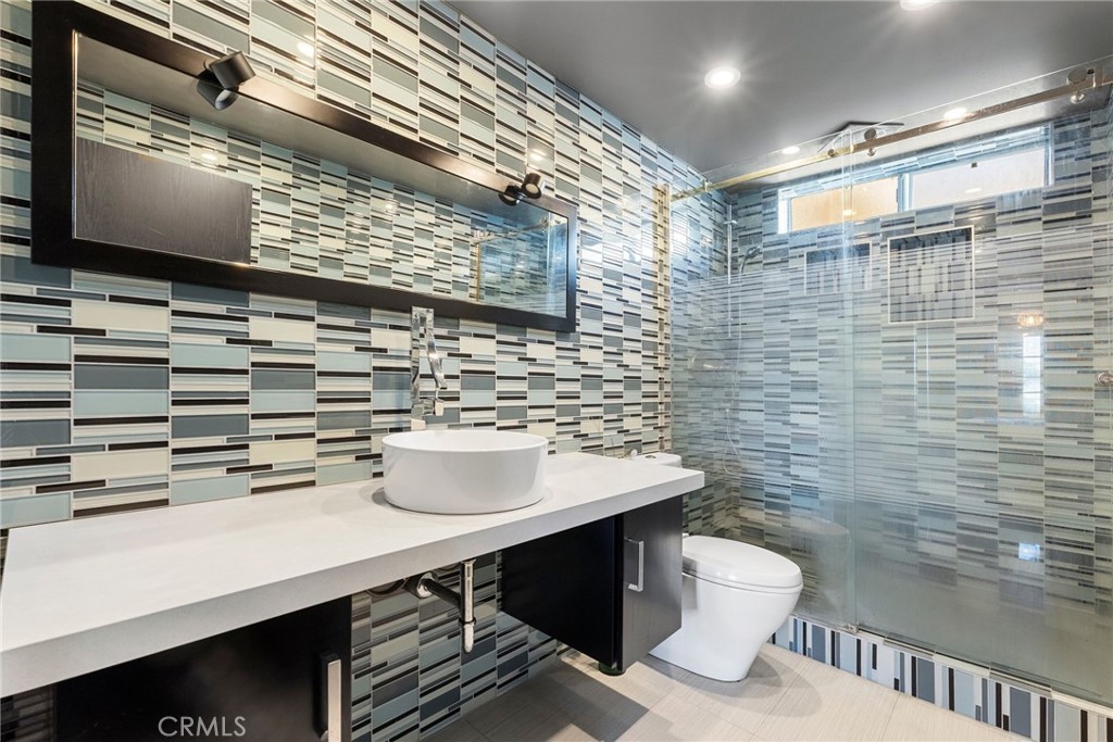 Sherman Oaks, California, 91423, United States, 2 Bedrooms Bedrooms, ,2 BathroomsBathrooms,Residential,For Sale,1708509