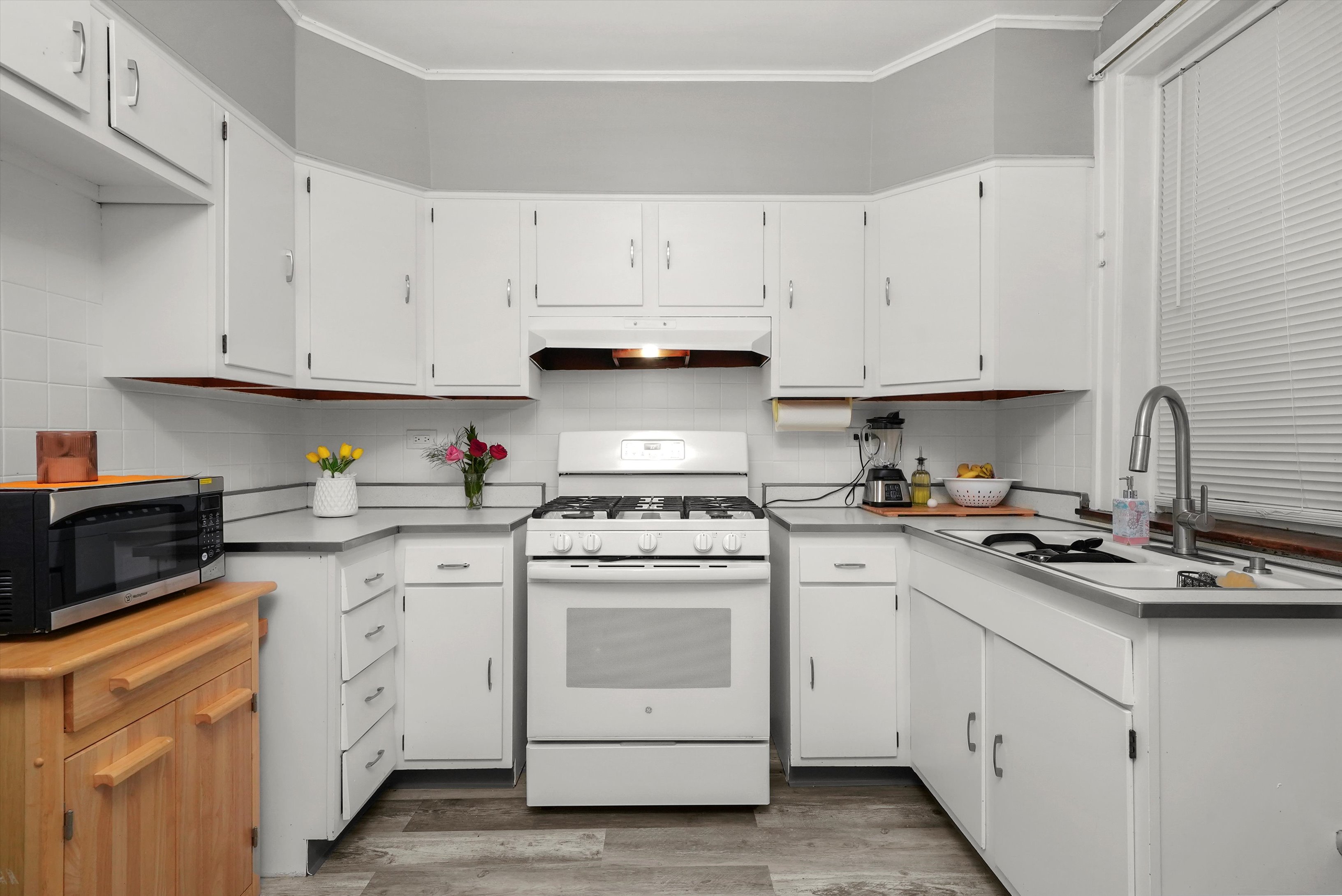 Chicago, Illinois, 60639, United States, 8 Bedrooms Bedrooms, ,3 BathroomsBathrooms,Residential,For Sale,1986101