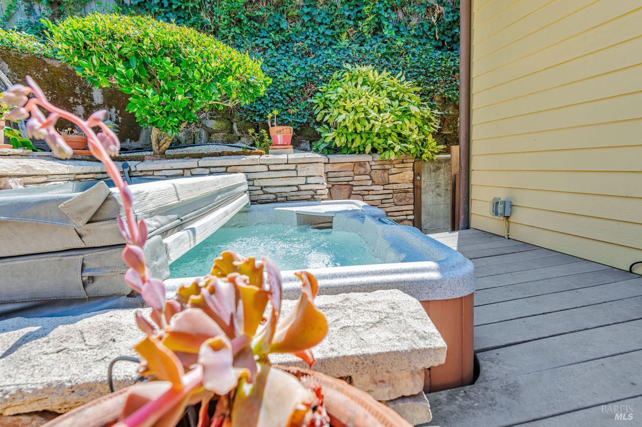 Corte Madera, California, 94925, United States, 4 Bedrooms Bedrooms, ,5 BathroomsBathrooms,Residential,For Sale,1917225