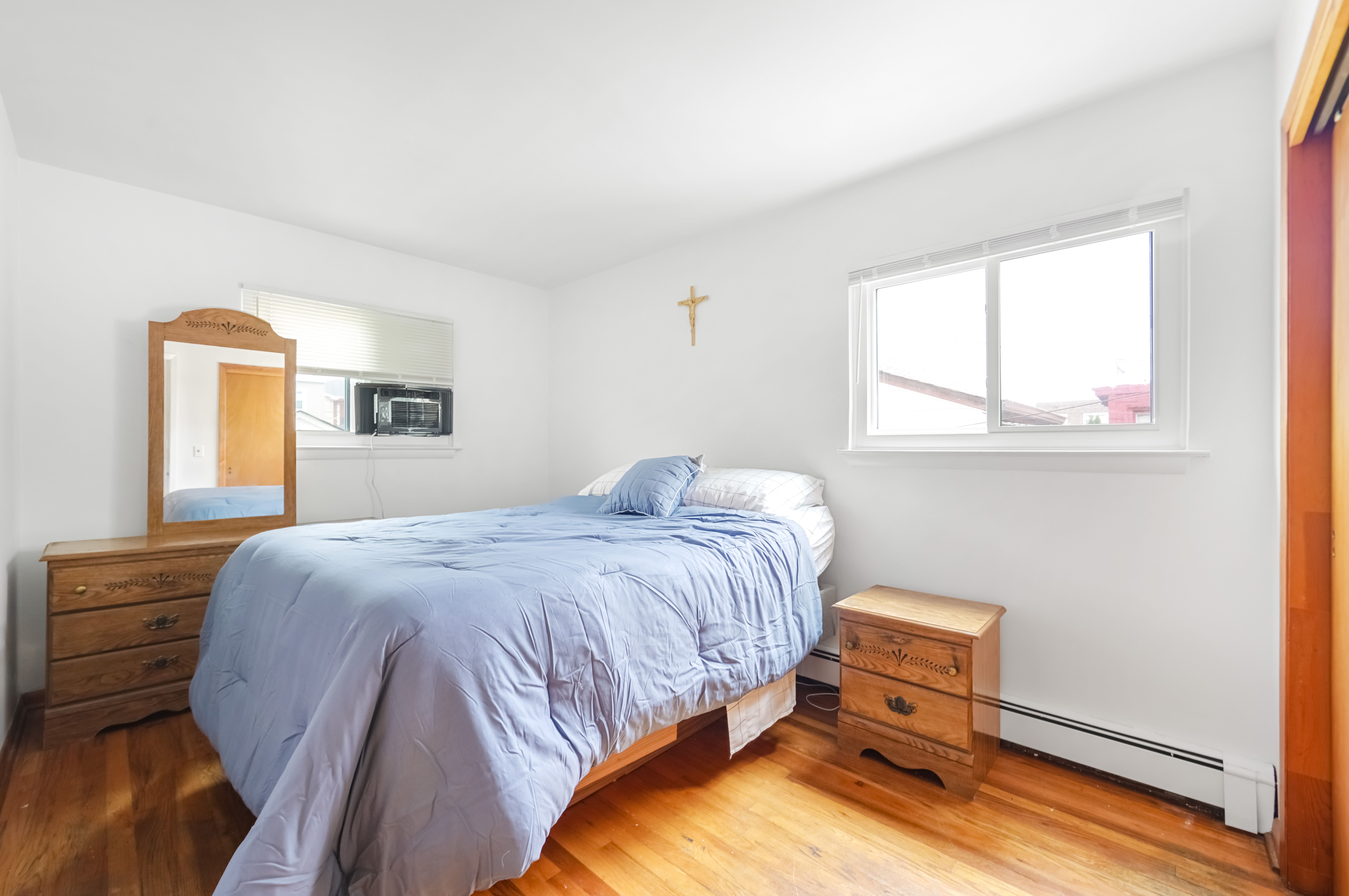 Cliffside Park, New Jersey, 07010, United States, 3 Bedrooms Bedrooms, ,1 BathroomBathrooms,Residential,For Sale,1982827