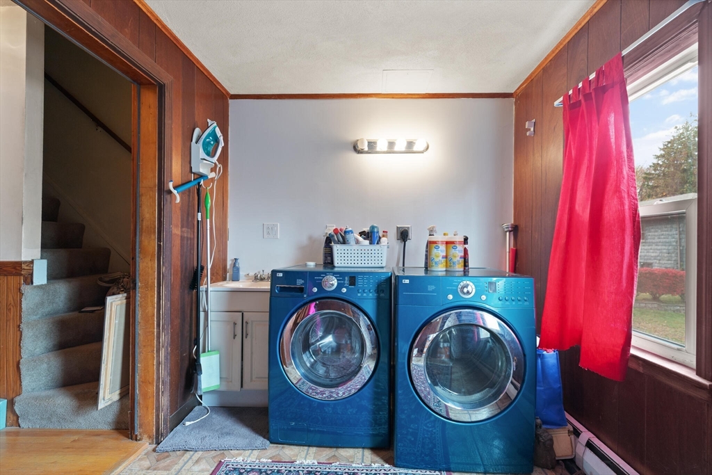 Salem, Massachusetts, 01970, United States, 3 Bedrooms Bedrooms, ,1 BathroomBathrooms,Residential,For Sale,1988229