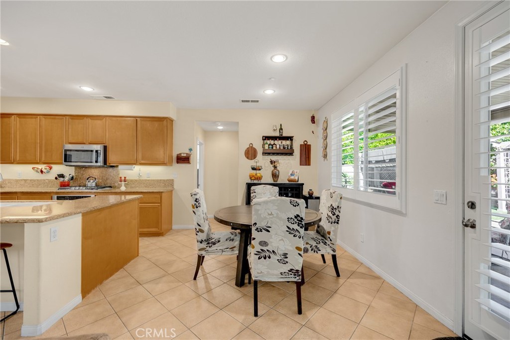 Highland, California, 92346, United States, 5 Bedrooms Bedrooms, ,4 BathroomsBathrooms,Residential,For Sale,1975200