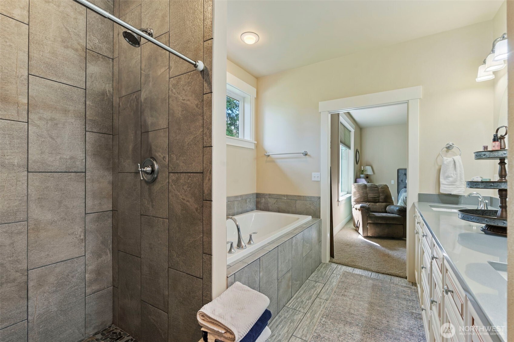 Chehalis, Washington, 98532, United States, 3 Bedrooms Bedrooms, ,3 BathroomsBathrooms,Residential,For Sale,1879305