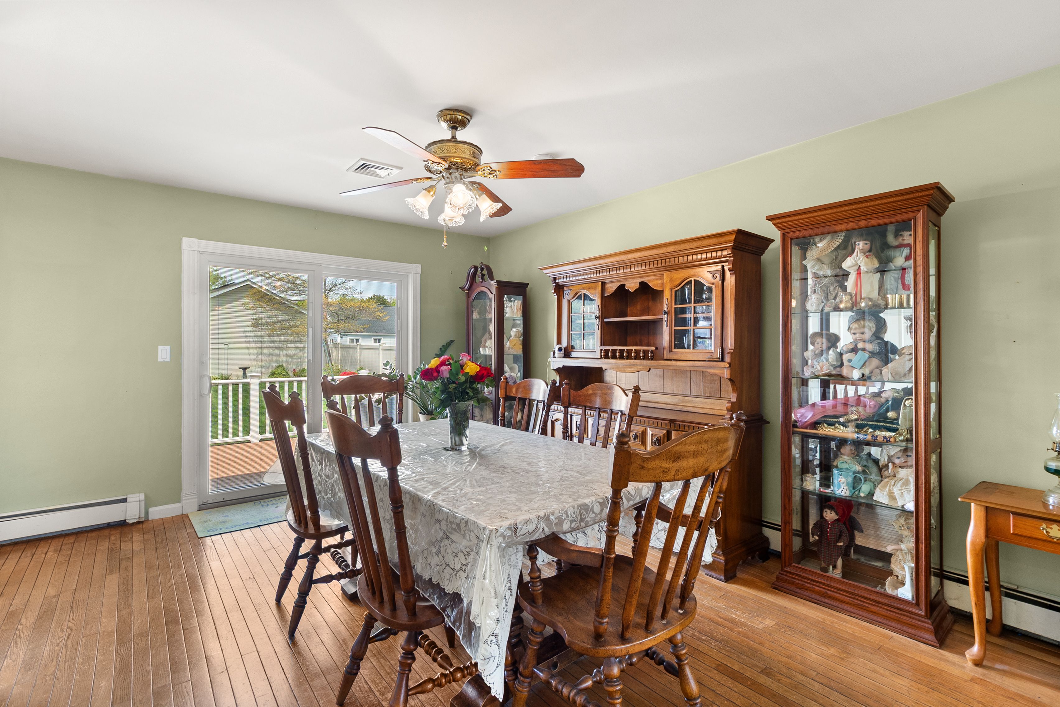  63 E Madison Street, East Islip, NY, 11730 - 物件實景