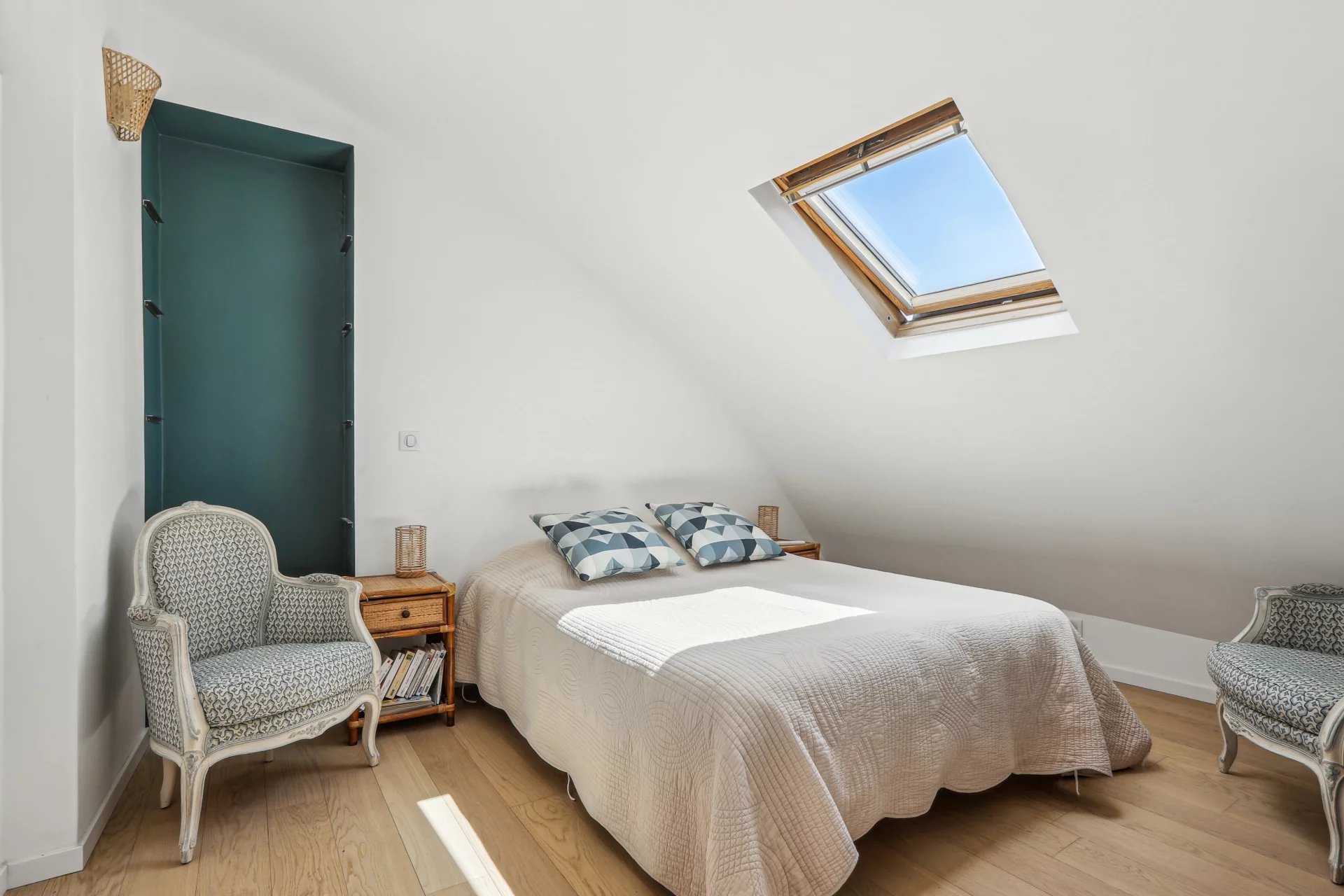 Paris 6th, Île-de-France, 75006, FR, 3 Bedrooms Bedrooms, ,3 BathroomsBathrooms,Residential,For Sale,1828205