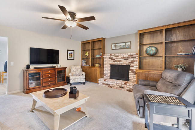 Hollister, California, 95023, United States, 3 Bedrooms Bedrooms, ,2 BathroomsBathrooms,Residential,For Sale,1882231