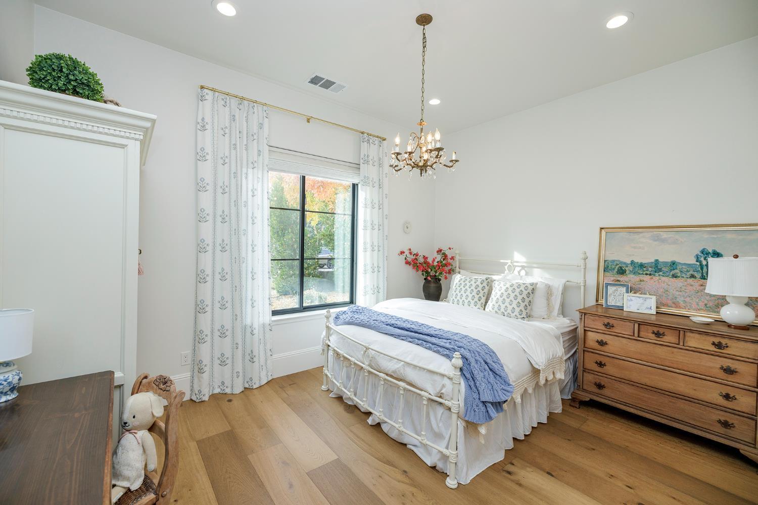 Turlock, California, 95382, United States, 5 Bedrooms Bedrooms, ,4 BathroomsBathrooms,Residential,For Sale,2002533