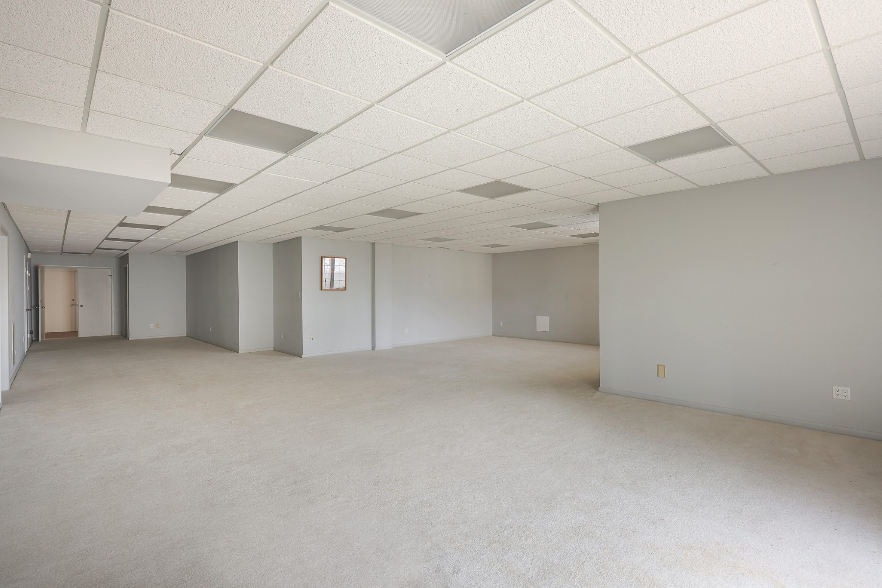  Contemporary Colonial Set in Peaceful Private Setting - 物件實景